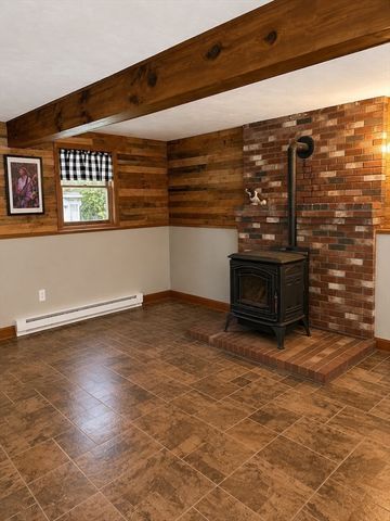 351 Hartford Ave E, Uxbridge, MA 01569