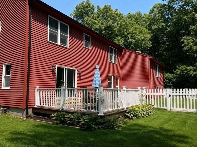 351 Hartford Ave E, Uxbridge, MA 01569