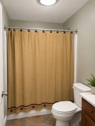 351 Hartford Ave E, Uxbridge, MA 01569