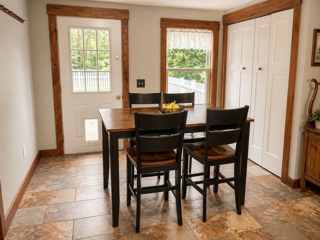 351 Hartford Ave E, Uxbridge, MA 01569