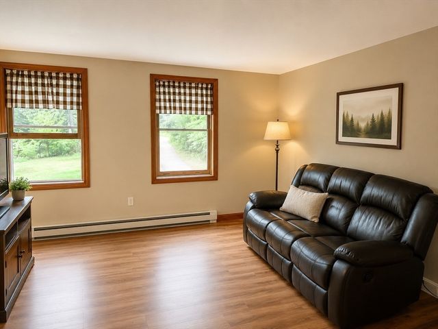 351 Hartford Ave E, Uxbridge, MA 01569