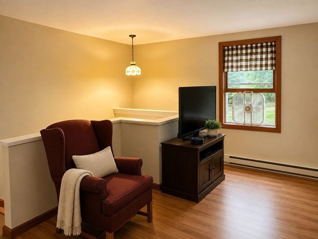 351 Hartford Ave E, Uxbridge, MA 01569
