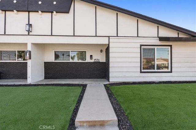 1327 Pennsylvania, Colton, CA 92324