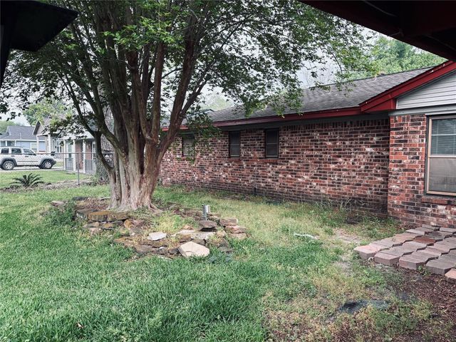 415 Zinn Drive, Crosby, TX 77532