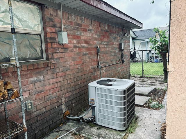 415 Zinn Drive, Crosby, TX 77532