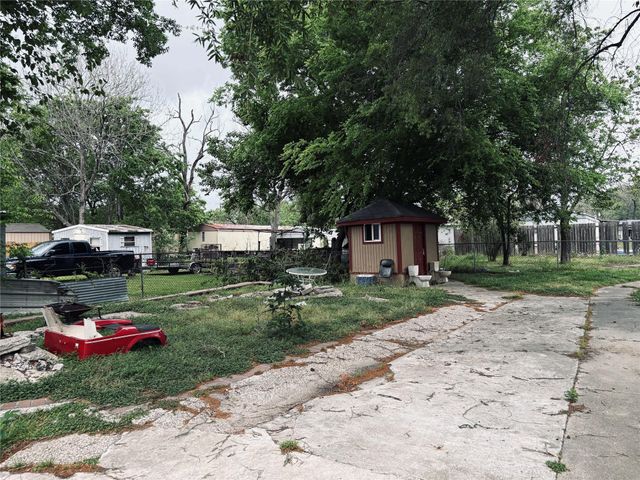 415 Zinn Drive, Crosby, TX 77532