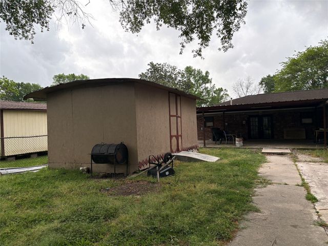 415 Zinn Drive, Crosby, TX 77532