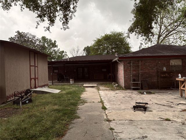 415 Zinn Drive, Crosby, TX 77532