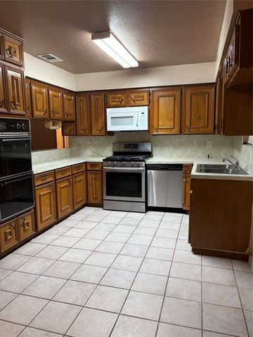 415 Zinn Drive, Crosby, TX 77532
