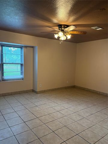 415 Zinn Drive, Crosby, TX 77532