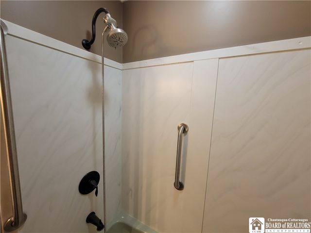 28 Laurie Lane, Jamestown, NY 14701