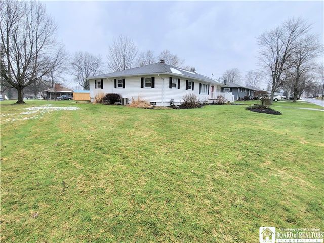 28 Laurie Lane, Jamestown, NY 14701