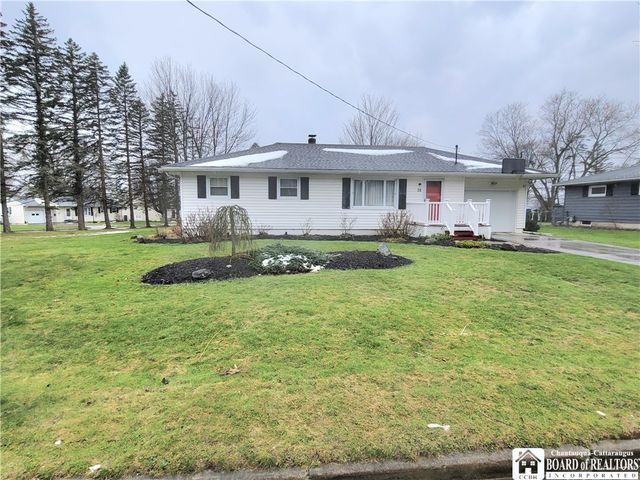 28 Laurie Lane, Jamestown, NY 14701