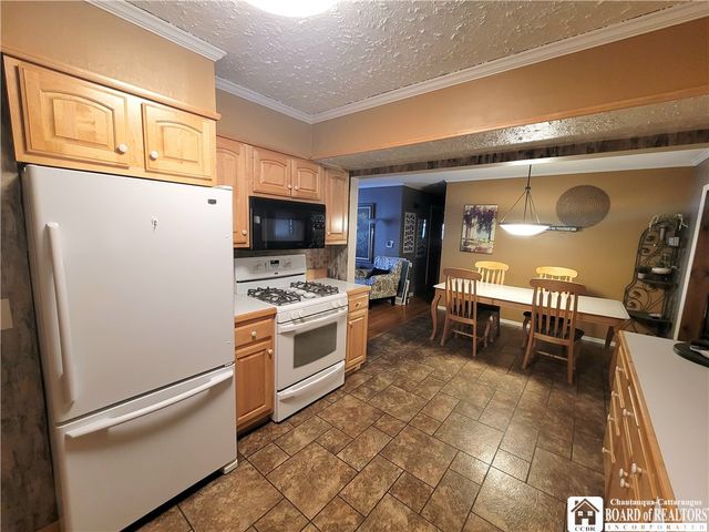 28 Laurie Lane, Jamestown, NY 14701