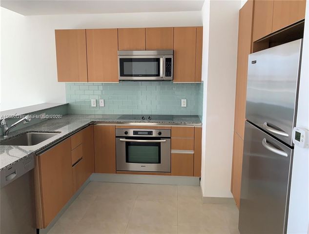 1060 Brickell Ave 2309, Miami, FL 33131