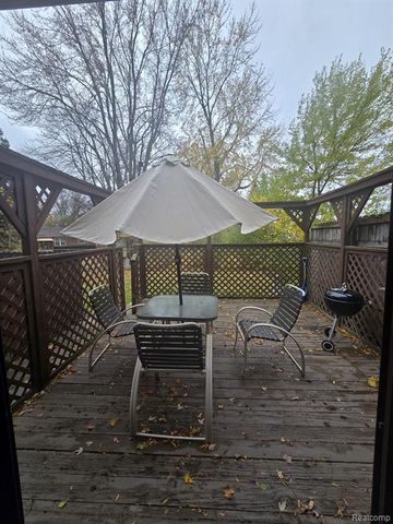 8410 Hickory Drive, Sterling Heights, MI 48312