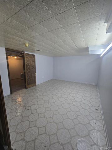 8410 Hickory Drive, Sterling Heights, MI 48312