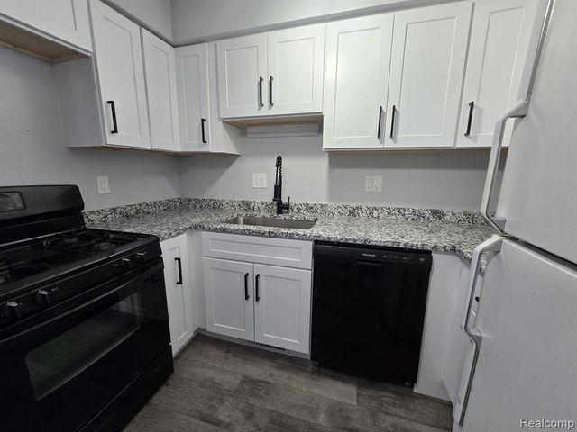 8410 Hickory Drive, Sterling Heights, MI 48312