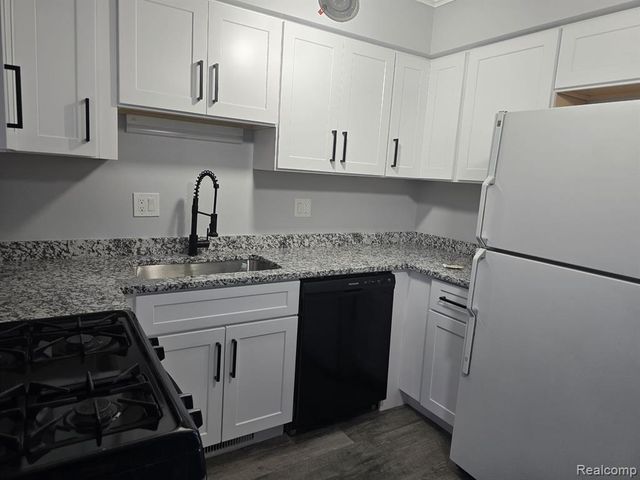 8410 Hickory Drive, Sterling Heights, MI 48312