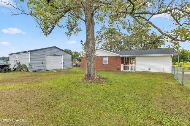 840 S Nc Highway 111, Chinquapin, NC 28521