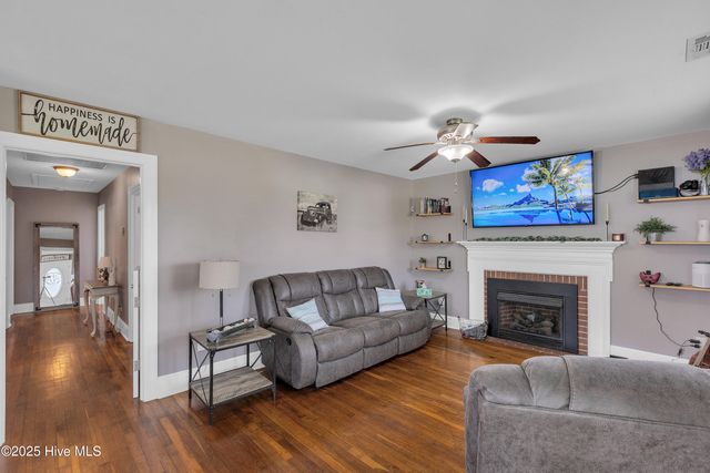 840 S Nc Highway 111, Chinquapin, NC 28521