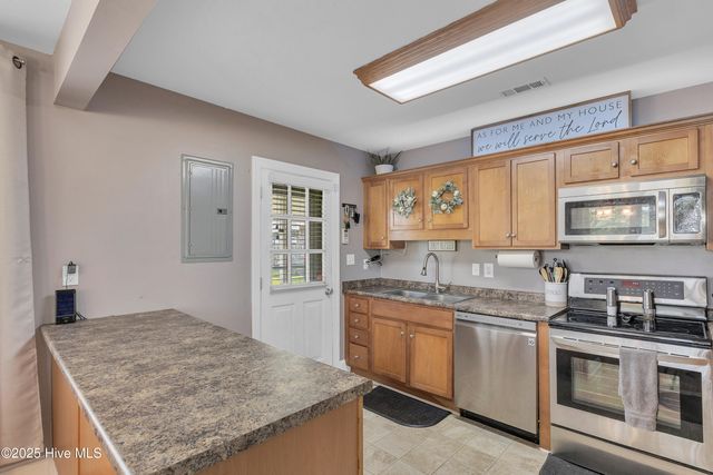 840 S Nc Highway 111, Chinquapin, NC 28521