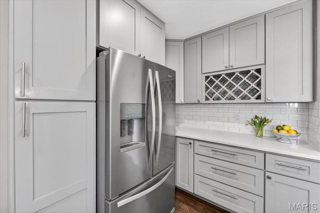 881 Victoria Place, St Louis, MO 63122