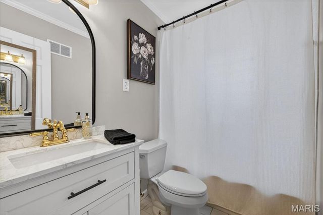 881 Victoria Place, St Louis, MO 63122