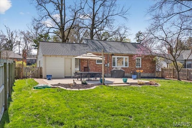 881 Victoria Place, St Louis, MO 63122