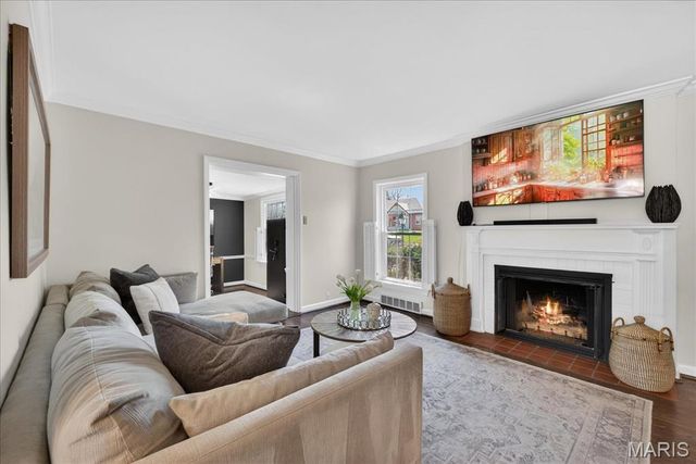 881 Victoria Place, St Louis, MO 63122