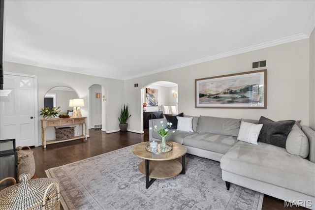 881 Victoria Place, St Louis, MO 63122