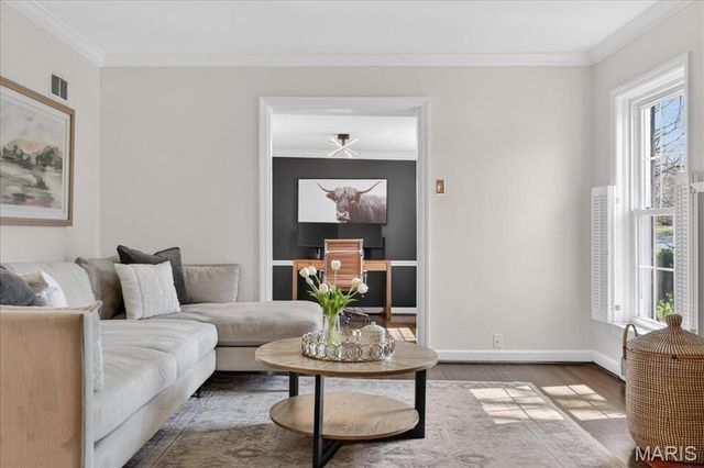 881 Victoria Place, St Louis, MO 63122