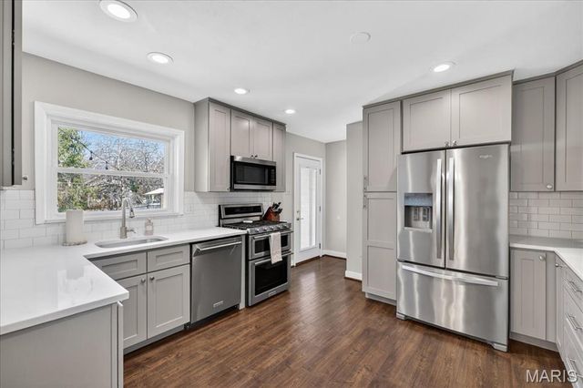 881 Victoria Place, St Louis, MO 63122