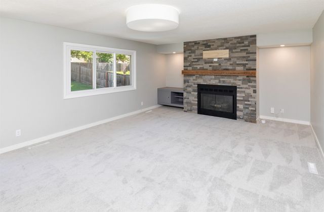 5509 Cody Drive, West Des Moines, IA 50266
