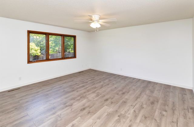 5509 Cody Drive, West Des Moines, IA 50266