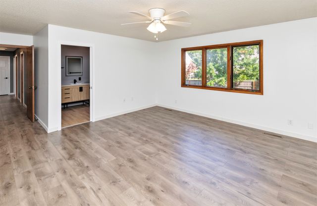 5509 Cody Drive, West Des Moines, IA 50266