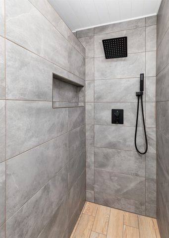 5509 Cody Drive, West Des Moines, IA 50266