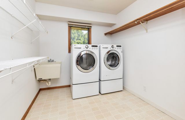 5509 Cody Drive, West Des Moines, IA 50266