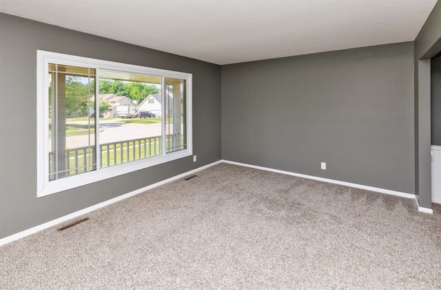 5509 Cody Drive, West Des Moines, IA 50266