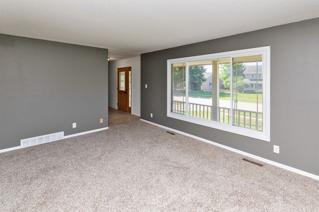 5509 Cody Drive, West Des Moines, IA 50266