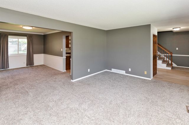 5509 Cody Drive, West Des Moines, IA 50266