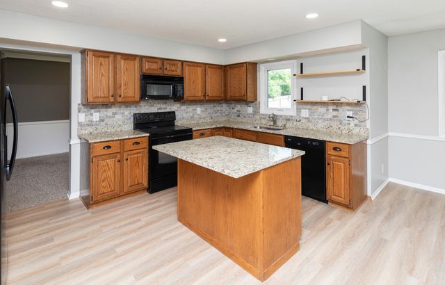 5509 Cody Drive, West Des Moines, IA 50266