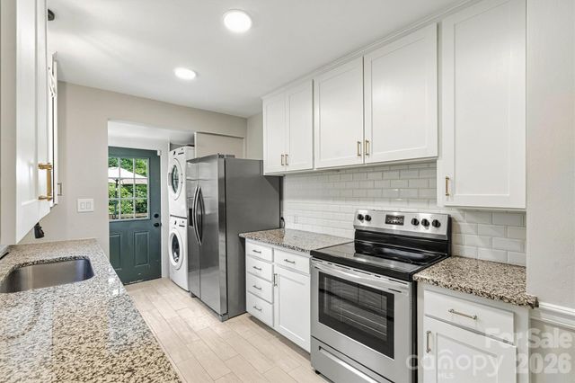 1252 11th Street, Hickory, NC 28601