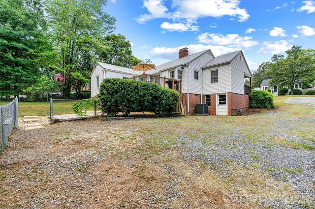 1252 11th Street, Hickory, NC 28601