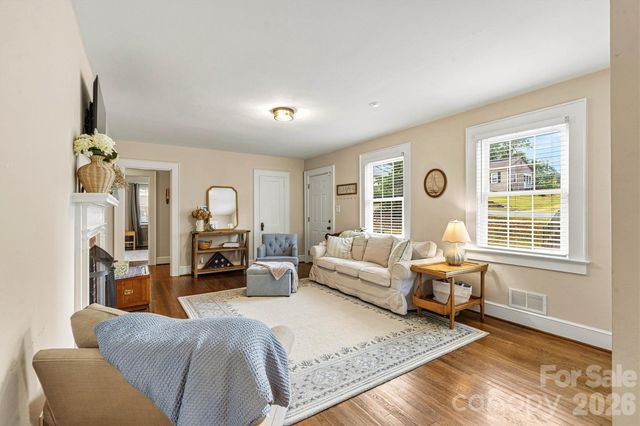 1252 11th Street, Hickory, NC 28601