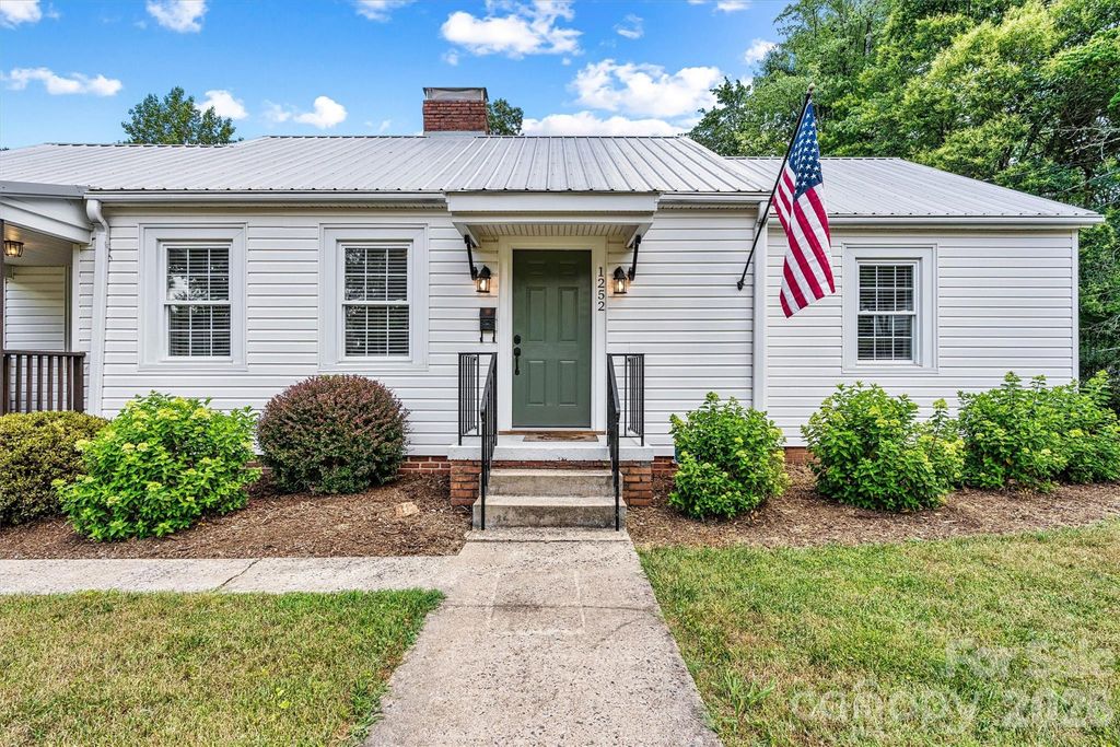 1252 11th Street, Hickory, NC 28601