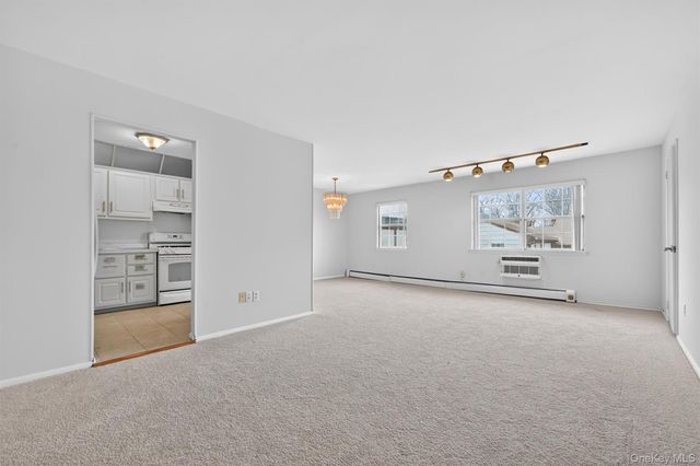 95 Parkside Drive, Suffern, NY 10901