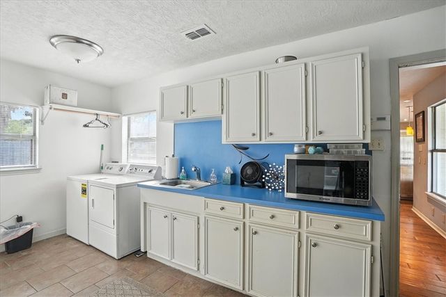 215 Mitchell St, Corpus Christi, TX 78411