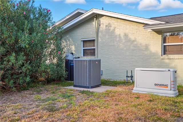 215 Mitchell St, Corpus Christi, TX 78411
