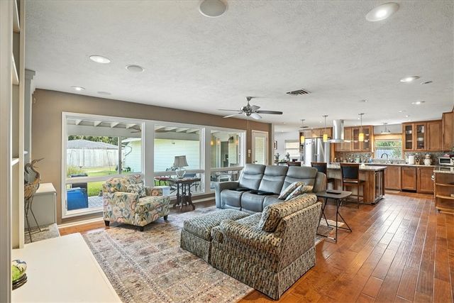 215 Mitchell St, Corpus Christi, TX 78411